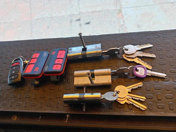 Técnico en cerrajería automotriz